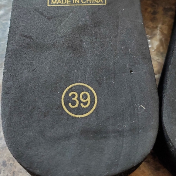 NEW! Fluffy Sandals - Picture 4 of 7